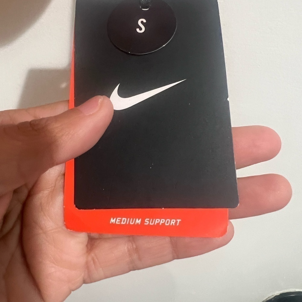 Nwt-Nike medium support sports bra - Picture 5 of 8